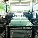 Vinh Gia Airport Lakeview Hostel